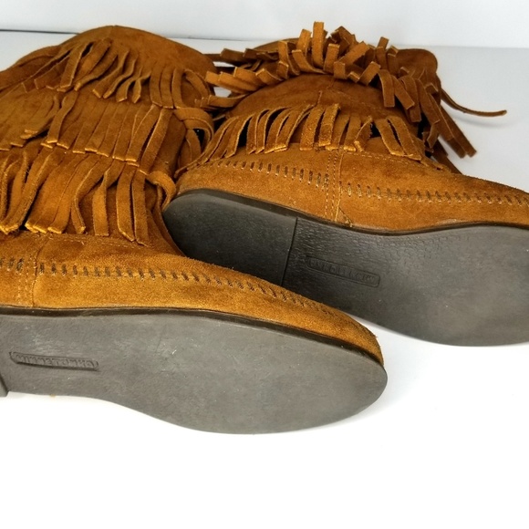 MINNETONKA 3 LAYER FRINGED BOOTS. Size 8ed - Picture 4 of 4